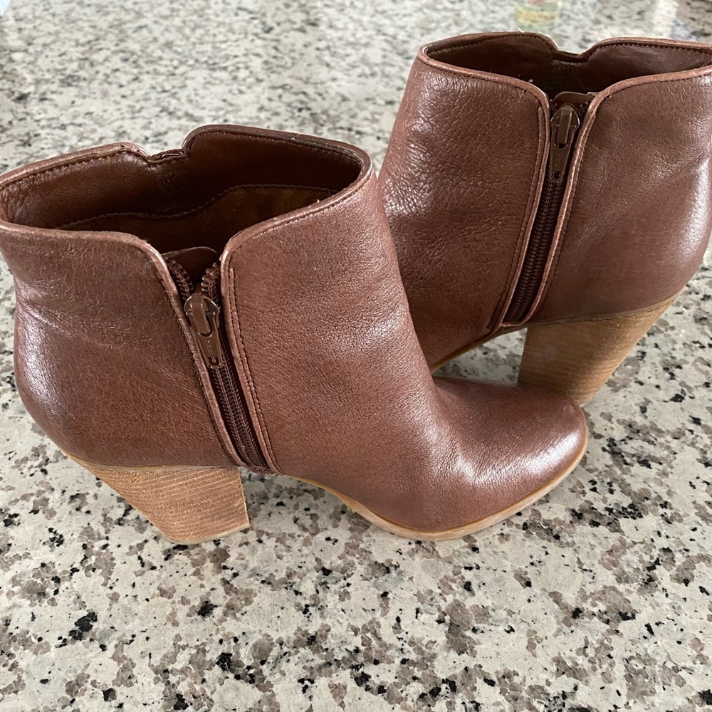 JESSICA SIMPSON BOOTS - Picture 3 of 5